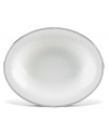 Inspired by the chic London neighborhood, the Waterford Sloane Square open vegetable platter is as chic and simple as its namesake, featuring a tailored band and platinum dot details.