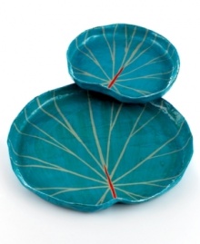 Unique and beautiful, Tea Leaf nesting trays recall Haiti's lush natural landscape in eco-friendly paper. A raised edge makes each well suited for holding jewelry, perfume bottles and other objects.