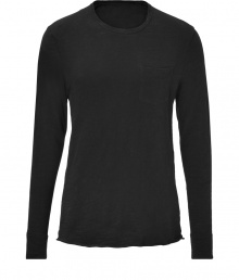 An everyday basic packed with wearing possibilities, Rag & Bones black cotton long sleeve tee is a must for layered looks - Round neckline, long sleeves - Slim fit - Wear under pullovers with jeans and suede lace-ups An everyday basic packed with wearing possibilities, Rag & Bones black cotton long sleeve tee is a must for layered looks - Round neckline, long sleeves - Slim fit - Wear under pullovers with jeans and suede lace-ups