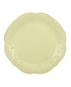 With fanciful beading and a feminine edge, Lenox French Perle dinner plates have an irresistibly old-fashioned sensibility. Hardwearing stoneware is dishwasher safe and, in a soft pistachio hue with antiqued trim, a graceful addition to every meal. Qualifies for Rebate