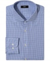 A pulled-back pattern gives this Hugo Boss dress shirt classic cred in your work wardrobe.