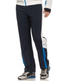 Keep your workouts comfortable with these water-resistant fleece pants from Nike. Keep your workouts comfortable with these water-resistant fleece pants from Nike.