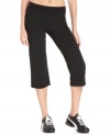 Looking for stretchable workout wear? Feel the ease of movement in these cropped yoga pants from Ideology!