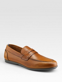 Smooth leather style crafted in Italy with penny loafer detail. Leather lining Padded insole Rubber sole Made in Italy 