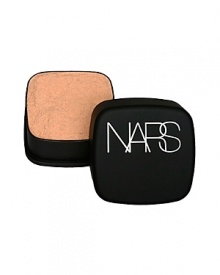 Triple milled powder that provides sheer, ultra-natural coverage to set makeup, soften color and smooth the texture of the skin for an overall radiant complexion. The silky-smooth texture blends undetectably into the skin, absorbs excess oils and maintains fresh looking skin with an imperceptible finish. Triple-milled powder corrects and softens color Enriched with Vitamin E Packaged with a powder puff and both plastic and mesh sifters to provide the finest application possible Triple milled powder that provides sheer, ultra-natural coverage to set makeup, soften color and smooth the texture of the skin for an overall radiant complexion. The silky-smooth texture blends undetectably into the skin, absorbs excess oils and maintains fresh looking skin with an imperceptible finish. Triple-milled powder corrects and softens color Enriched with Vitamin E Packaged with a powder puff and both plastic and mesh sifters to provide the finest application possible