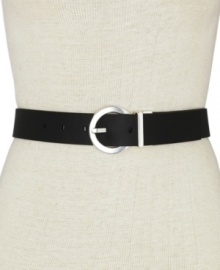 Get two simply perfect looks in one with this smooth leather, reversible belt. Get two simply perfect looks in one with this smooth leather, reversible belt.