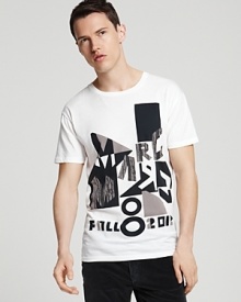 A stark graphic inspired by Russian poster art fronts this soft cotton tee, perfect for a relaxed weekend afternoon. A stark graphic inspired by Russian poster art fronts this soft cotton tee, perfect for a relaxed weekend afternoon.