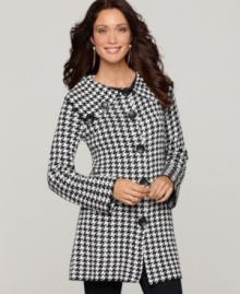 A houndstooth check pattern and a wide, portrait-style collar make Fever's sweatercoat a standout this season!