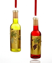 Be merry. With a golden label and glitter, this glass wine bottle ornament serves to inspire a festive holiday.