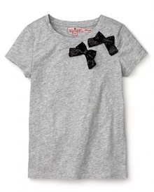 Take her t-shirts uptown with this charming Juicy Couture tee adorned with two sweet bows. Take her t-shirts uptown with this charming Juicy Couture tee adorned with two sweet bows.