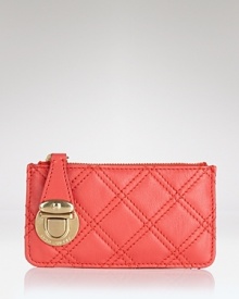 In quilted black leather, this pouch from Marc Jacobs is perfectly key. In quilted black leather, this pouch from Marc Jacobs is perfectly key.