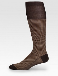 Over-the-calf socks featuring a classic herringbone pattern and solid ends.CottonMachine washMade in Italy of imported fabric Over-the-calf socks featuring a classic herringbone pattern and solid ends.CottonMachine washMade in Italy of imported fabric