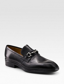 Sophisticated dress classics with renowned Swiss craftsmanship in water-resistant calfskin leather. Metal bit detail Leather lining Padded insole Rubber sole Made in Switzerland Sophisticated dress classics with renowned Swiss craftsmanship in water-resistant calfskin leather. Metal bit detail Leather lining Padded insole Rubber sole Made in Switzerland