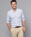 All-American cool. This Tommy Hilfiger shirt gives you the clean, classic look you like.