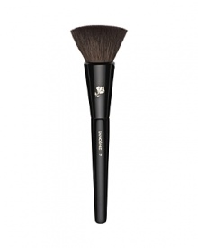 This natural-bristled, versatile brush is the ideal partner to all Lancôme blush products. The wide, flat bristled head precisely and evenly sweeps powder blush and cream-to-powder color for a professional blushing effect.