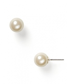 Add a classic accent to your look with these glass pearl stud earrings from Lauren by Ralph Lauren.