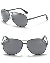 Chic aviators with polarized lenses, an iconic look from Tom Ford.