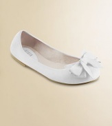 Elegantly simple flats in velvety sheepskin leather with a big soft bow in front.Leather upperLeather footbed and liningPadded insoleLeather and rubber soleImported