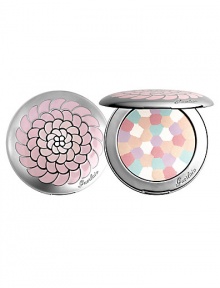 A technological wonder, a blend of matt and pearly shades, an ingenious mixture of six correcting or light-enhancing colours to deliver the purest radiance to all complexionsi. A technological wonder, a blend of matt and pearly shades, an ingenious mixture of six correcting or light-enhancing colours to deliver the purest radiance to all complexionsi.