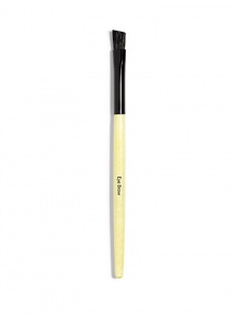 Angled brush head expertly shapes and defines natural-looking brows. Angled brush head expertly shapes and defines natural-looking brows.