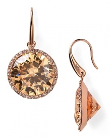 Simply designed and plated in high-shine metal, these Michael Kors earrings style every look with effortless luxury.