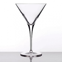 Crescendo stemware and barware is made of SON.hyx. Luigi Bormioli's proprietary glassware is extremely brilliant in color and maintain clarity after thousands of industrial dishwashing cycles. This high quality Italian glassware possesses high durability and strength. Crescendo stemware and barware is made of SON.hyx. Luigi Bormioli's proprietary glassware is extremely brilliant in color and maintain clarity after thousands of industrial dishwashing cycles. This high quality Italian glassware possesses high durability and strength.