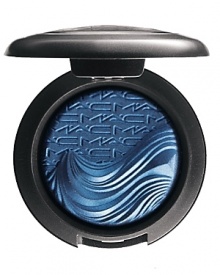 A liquid-powder Eye Shadow with prismatic reflections in ten shimmering tints. Impact ranges from sheer crystallized light to a highly polished metallic effect. Lasts up to 6 hours. A liquid-powder Eye Shadow with prismatic reflections in ten shimmering tints. Impact ranges from sheer crystallized light to a highly polished metallic effect. Lasts up to 6 hours.