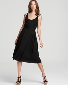 Rendered in supple silk jersey, this MARC BY MARC JACOBS dress defines summer ease with an effortless silhouette.