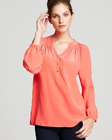 Add a hard hit of hue to your daily repertoire with this silk Lilly Pulitzer blouse, guaranteed to amp up sleek denim just as well as polished pencil skirts. Add a hard hit of hue to your daily repertoire with this silk Lilly Pulitzer blouse, guaranteed to amp up sleek denim just as well as polished pencil skirts.