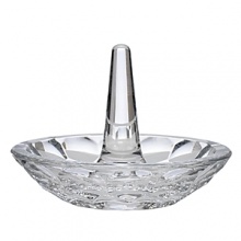 Inspired by the luxurious texture of lizard, Atelier Crystal Giftware features an accentuated thumbprint and multifaceted design that is intriguing to the touch and equally appealing to the eyes. Inspired by the luxurious texture of lizard, Atelier Crystal Giftware features an accentuated thumbprint and multifaceted design that is intriguing to the touch and equally appealing to the eyes.
