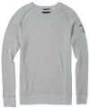 Keep warm as you layer up with this fitted long sleeve classic crew neck thermal t-shirt by Guess Jeans.