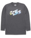 Great for layering, this long sleeve O'Neill tee celebrates your surfer style with a trio of wave graphics.