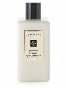Immerse yourself this season in Nectarine Blossom & Honey, a delicious fruity fragrance that tells the story of an early morning visit to London's Covenant Garden Flower Market, a sweetly scented oasis in the heart of the city. The result is a youthful scent which wraps the notes of enticing fruits and delicate spring flowers in the warmth of acacia honey. 8.5 oz. Immerse yourself this season in Nectarine Blossom & Honey, a delicious fruity fragrance that tells the story of an early morning visit to London's Covenant Garden Flower Market, a sweetly scented oasis in the heart of the city. The result is a youthful scent which wraps the notes of enticing fruits and delicate spring flowers in the warmth of acacia honey. 8.5 oz.