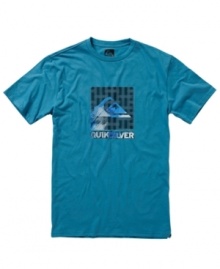 Catch a cool wave in your wardrobe with this casual t-shirt from Quiksilver.