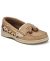 Sperry Top-Side takes a cue from the ultra laid-back design of moccasins and applies it to the Tasselfish penny loafers. Thanks to an easy slip-on design and preppy tassel detail, you'll be sporting these to BBQs and picnics for years to come.