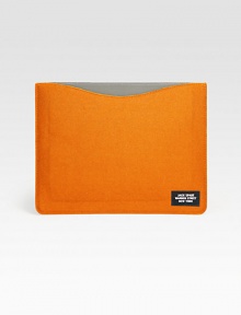 Secure your investment in style with this protective nylon-canvas case, with leather lining to hold your device in place.Open topLeather liningNylon canvas11 x 6Imported Secure your investment in style with this protective nylon-canvas case, with leather lining to hold your device in place.Open topLeather liningNylon canvas11 x 6Imported