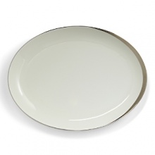 A hand-painted crescent of stunning platinum rims the edges of this thoroughly modern dinnerware collection. A hand-painted crescent of stunning platinum rims the edges of this thoroughly modern dinnerware collection.