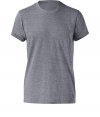 Stylish T-shirt in slate grey cotton - Wonderfully pleasant and soft - A classic, with a high crew neck, short sleeves and chest pocket - Slim, straight and moderately long - Ingenious summer basic, which is so versatile - Wear either under a sweater, jacket or solo - Styling: fits with jeans, cargo pants, chinos or shorts