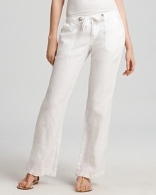 Comfort reigns in these cotton Sanctuary pants, yielding endless options for wear. Pair it with heels and a flowy top for the office, or with a tank and sandals for a beach excursion.