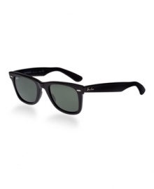 The Ray-Ban® Wayfarer® is simply the most recognizable style in sunglasses. The distinct shape is paired with the traditional Ray-Ban signature logo on the sculpted temples. After its initial design in 1952, the Ray-Ban Wayfarer quickly endeared itself to Hollywood filmmakers, celebrities, musicians and artists, solidifying its iconic status for years to come. The Ray-Ban® Wayfarer® is simply the most recognizable style in sunglasses. The distinct shape is paired with the traditional Ray-Ban signature logo on the sculpted temples. After its initial design in 1952, the Ray-Ban Wayfarer quickly endeared itself to Hollywood filmmakers, celebrities, musicians and artists, solidifying its iconic status for years to come.