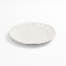 Michael Wainwright has returned to his sculptural roots with his Origin collection, a pure porcelain rendering of his most popular textured patterns. The Giotto design evokes the naturalistic quality of early Italian Renaissance paintings. These functional works of art are dishwasher and microwave safe, can go from freezer-to-oven, and can be used for baking or broiling. Michael Wainwright has returned to his sculptural roots with his Origin collection, a pure porcelain rendering of his most popular textured patterns. The Giotto design evokes the naturalistic quality of early Italian Renaissance paintings. These functional works of art are dishwasher and microwave safe, can go from freezer-to-oven, and can be used for baking or broiling.