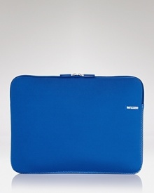With its tough, form-fitting neoprene construction and faux fur interior, this handsome case fits your 15 laptop like a glove. With its tough, form-fitting neoprene construction and faux fur interior, this handsome case fits your 15 laptop like a glove.