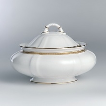 A simple gold pattern of tiny diamonds set in a finely drawn gold border gives an elegantly modern appearance. From morning coffee to a full dinner to a full dinner setting setting Carlton Gold is ideal for today's dining styles. A simple gold pattern of tiny diamonds set in a finely drawn gold border gives an elegantly modern appearance. From morning coffee to a full dinner to a full dinner setting setting Carlton Gold is ideal for today's dining styles.