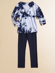 A distinctive tie-dye design and on-trend hi-lo hem add style to this soft knit.ScoopneckThree-quarter sleevesPullover stylePatch pocketHi-lo hem50% modal/50% supimaMachine washImported A distinctive tie-dye design and on-trend hi-lo hem add style to this soft knit.ScoopneckThree-quarter sleevesPullover stylePatch pocketHi-lo hem50% modal/50% supimaMachine washImported