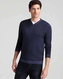 A handsome V-neck with sporty contrast details keeps your look fresh. A handsome V-neck with sporty contrast details keeps your look fresh.