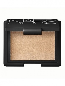 This truly versatile highlighting product may be worn on its own or layered over other color products for added highlight and dimension. The soft shimmering color will add instant radiance to any complexion, and may be used on the face and body. Made in Canada. 