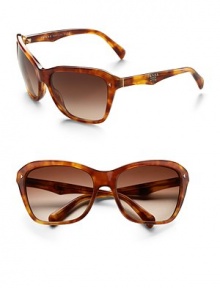 Square cateye shaped acetate frames designed with heritage logo temple detail. Available in light havana with brown gradient lens or gloss black with grey gradient lens.UV 400 lens 100% UV protection Made in Italy Square cateye shaped acetate frames designed with heritage logo temple detail. Available in light havana with brown gradient lens or gloss black with grey gradient lens.UV 400 lens 100% UV protection Made in Italy