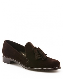 Stuart Weitzman nods to menswear with the Guido loafers, an oxford-inspired silhouette adorned with trend-right tassels. Stuart Weitzman nods to menswear with the Guido loafers, an oxford-inspired silhouette adorned with trend-right tassels.
