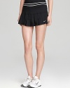 True to its name, this Nike Smash pleated skirt is sure to be a smash both on the court and off.