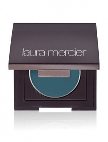 An easy-to-use, cake eye liner that delivers long-lasting colour payoff that doesn't fade throughout the day for flawlessly defined eyes. Now available in 6 smudge & transfer-resistant, colour true shades, the formula glides on the lash line smoothly and stays all day long. An easy-to-use, cake eye liner that delivers long-lasting colour payoff that doesn't fade throughout the day for flawlessly defined eyes. Now available in 6 smudge & transfer-resistant, colour true shades, the formula glides on the lash line smoothly and stays all day long.